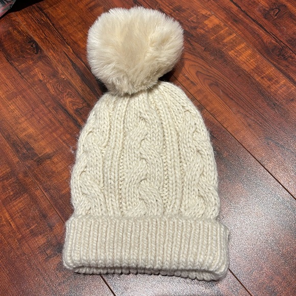 Abercrombie and Fitch knit pom beanie - Picture 1 of 1